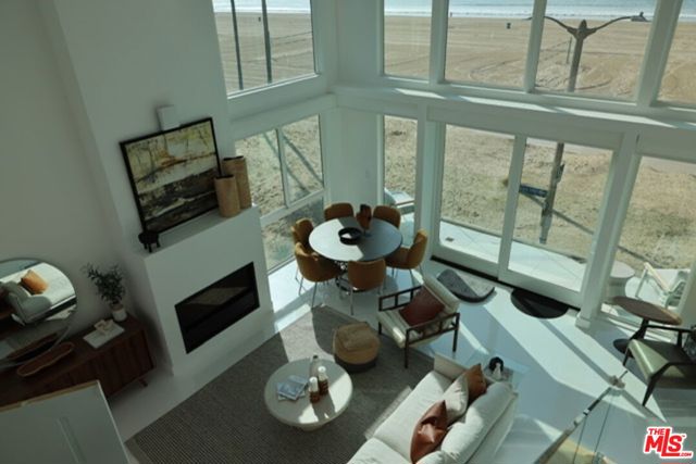 2419 Ocean Front Walk, Venice CA: https://media.crmls.org/mediaz/a96dcf48-4158-4106-86f9-78a1af4f0b61.jpg