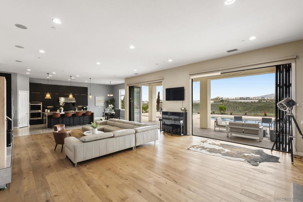 MLS #250032415SD img 6