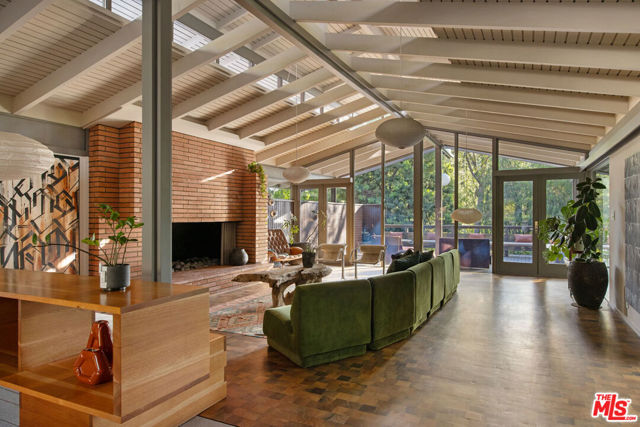 1030 Canon Drive, San Marino CA: https://media.crmls.org/mediaz/a96de80b-0903-4e96-bce7-fc3dcdfd4d0e.jpg