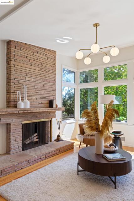 605 Plateau Dr, Kensington CA: https://media.crmls.org/mediaz/a96e1464-4474-4b76-afaf-704845442efa.jpg