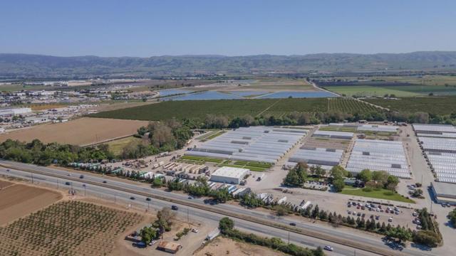 275 Bolsa Road, Gilroy CA: https://media.crmls.org/mediaz/a96e4153-67fe-41d4-a317-ef81cde89db5.jpg