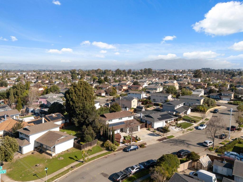 https://media.crmls.org/mediaz/a96fc182-771e-472e-9070-f712fac47512.jpg?preset=X-Large