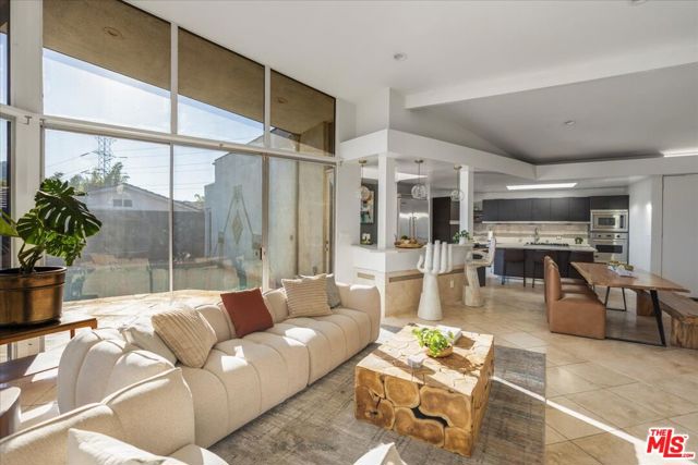 6530 Lakeridge Road, Los Angeles CA: https://media.crmls.org/mediaz/a96fc8f5-2f95-44d5-9164-c61a2a08ed0f.jpg