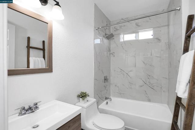 2020 17Th Ave, Oakland CA: https://media.crmls.org/mediaz/a96fed2d-3668-4882-92d6-492be9fca00c.jpg
