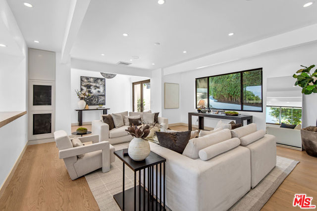 15941 Skytop Road, Encino CA: https://media.crmls.org/mediaz/a96ffa67-8195-44dc-8953-c480c6bca115.jpg