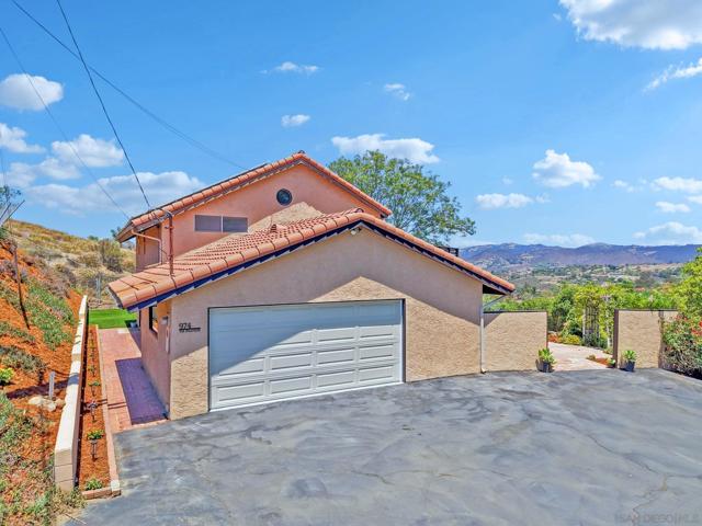 974 Via Hillview, Fallbrook CA: https://media.crmls.org/mediaz/a97006c7-0f70-40b4-832f-8f1a6cc843de.jpg