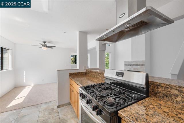 219 Sea Crest Cir, Vallejo CA: https://media.crmls.org/mediaz/a970121a-9837-4c2b-a3d2-4614dc7481b4.jpg