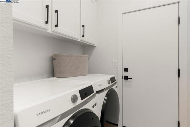 3319 Besana Dr, El Dorado Hills CA: https://media.crmls.org/mediaz/a9705d13-6cc5-407c-97ed-5dedc2e797ef.jpg