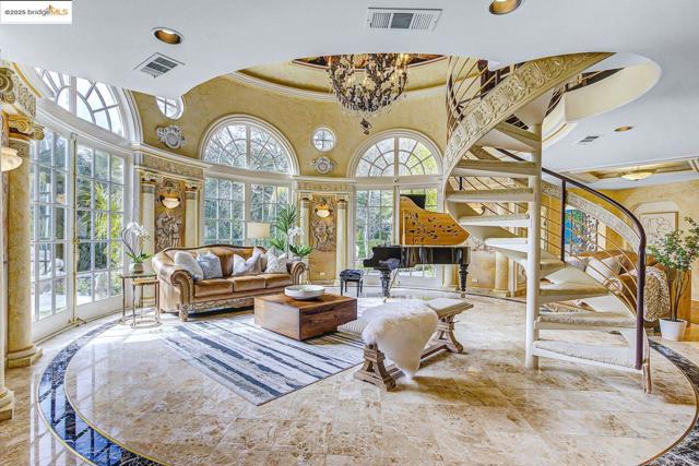 4146 Canyon Rd, Lafayette CA: https://media.crmls.org/mediaz/a9708384-8375-4cf1-abaa-f14e119ebd36.jpg