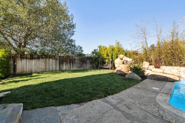 900 Highlands Circle, Los Altos CA: https://media.crmls.org/mediaz/a970d320-d0d0-44a3-b042-9bfe0285560a.jpg