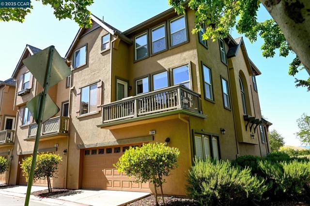 12004 Harcourt Wy, San Ramon CA: https://media.crmls.org/mediaz/a970f071-5626-4be8-bb1e-fb94e83b003b.jpg