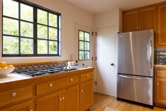 0 Carmelo 5 SE Ocean Avenue, Carmel CA: https://media.crmls.org/mediaz/a970fe19-c6ff-4f87-acb2-eccf5ee1d77b.jpg