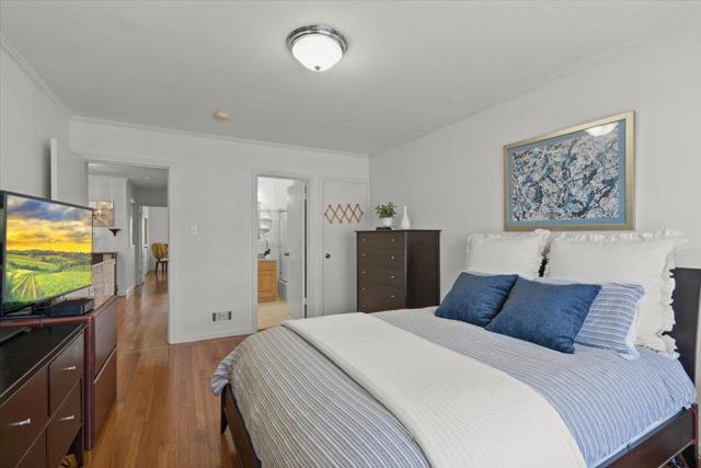 33 Escondido Avenue, San Francisco CA: https://media.crmls.org/mediaz/a97119de-1643-4f69-9122-0124e09bca44.jpg