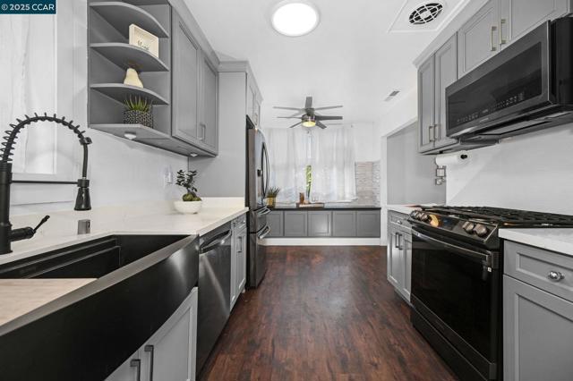 3189 Fitzpatrick Dr, Concord CA: https://media.crmls.org/mediaz/a9720081-28fc-4b72-9872-e2f3bbe7368e.jpg