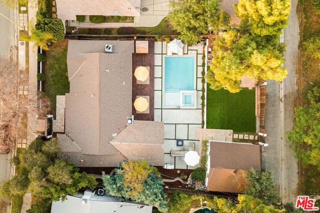 20212 Oxnard Street, Woodland Hills CA: https://media.crmls.org/mediaz/a9722f3e-10ef-4768-8d02-ab36d5c96fd6.jpg
