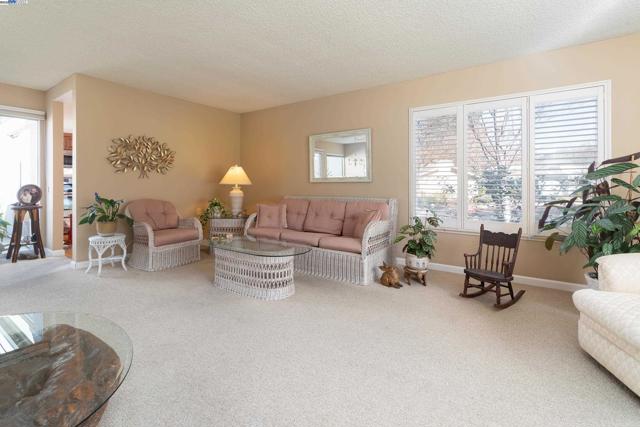 1141 PTARMIGAN DR, Walnut Creek CA: https://media.crmls.org/mediaz/a9736883-02d0-447b-8879-01577d97d2fe.jpg