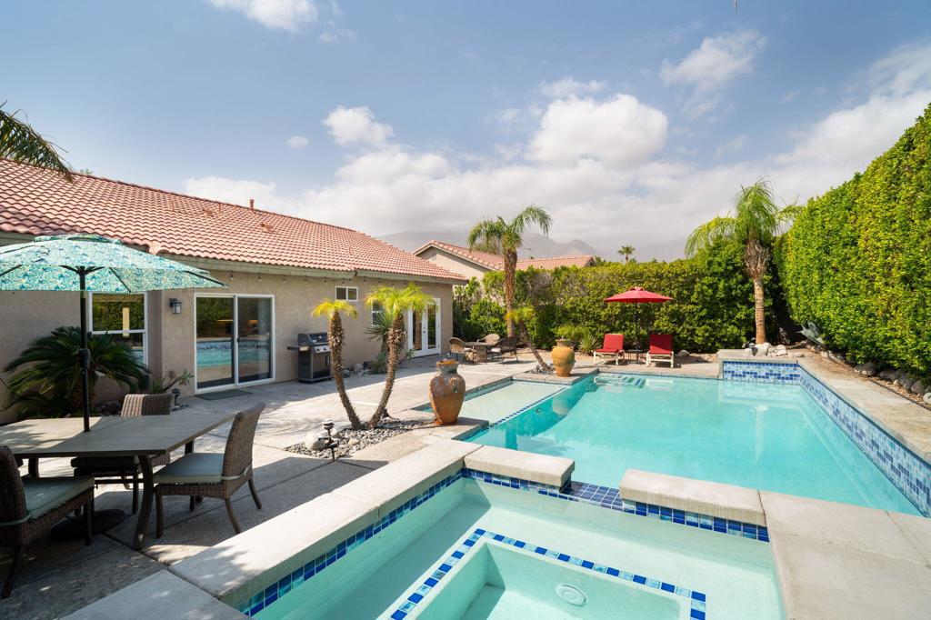 1598 Amelia Way
