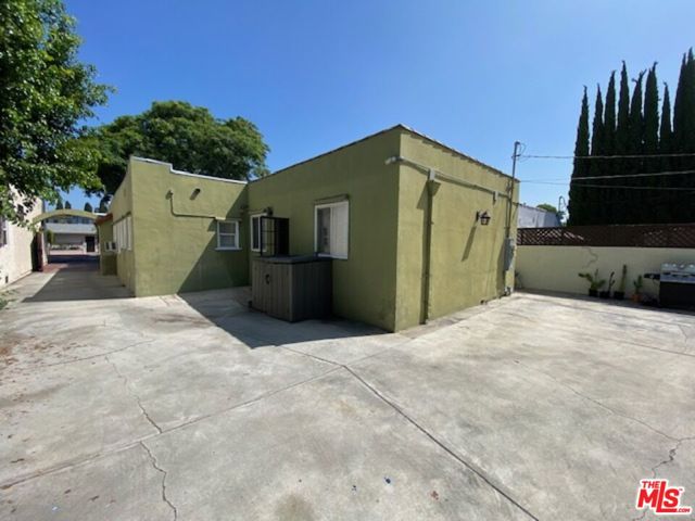 8866 Cadillac Avenue, Los Angeles CA: https://media.crmls.org/mediaz/a973b363-4246-40ee-ad93-1ed1c6681bac.jpg