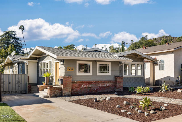 Detail Gallery Image 1 of 1 For 5217 Highland View Ave, Eagle Rock,  CA 90041 - 3 Beds | 2 Baths