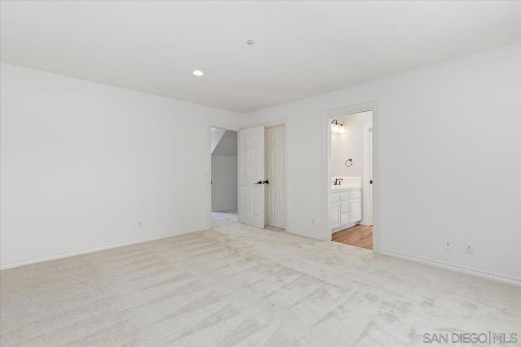 MLS #250037042SD image #18