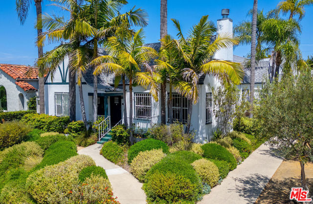 500 N Alta Vista Boulevard, Los Angeles CA: https://media.crmls.org/mediaz/a974b3f5-5ab9-4868-9ec9-746dd57550d6.jpg