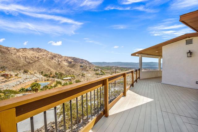 71105 Cholla Way, Palm Desert CA: https://media.crmls.org/mediaz/a975274d-8a48-406b-8dc4-af31739118f2.jpg