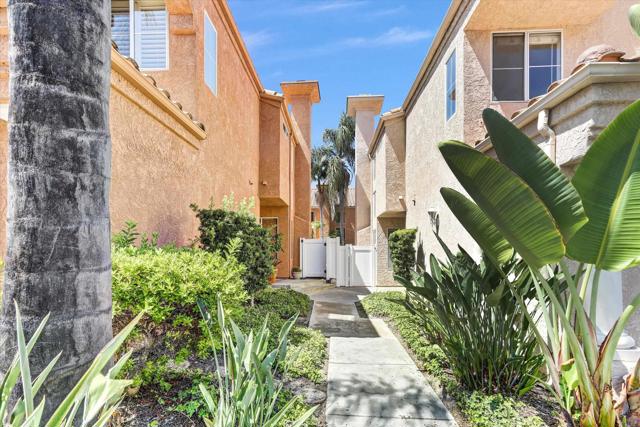 Detail Gallery Image 4 of 31 For 1374 Serena Circle #1,  Chula Vista,  CA 91910 - 3 Beds | 2/1 Baths