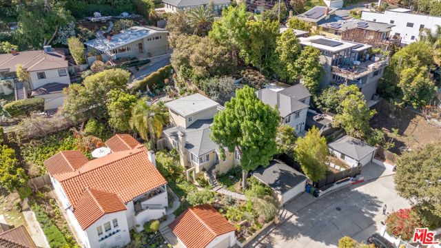 11316 Sunshine Terrace, Studio City CA: https://media.crmls.org/mediaz/a9755bf9-9e71-41cc-97d0-d7cc03a6213d.jpg