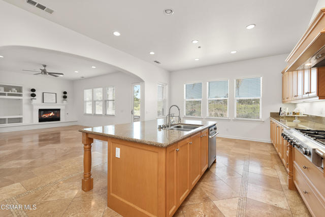 13290 Red Bird Court, Moorpark CA: https://media.crmls.org/mediaz/a975e8fc-3624-4b08-b78b-6183f90fb233.jpg