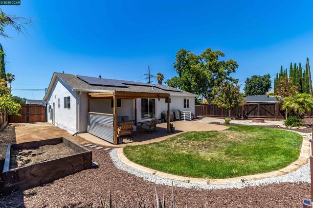 1349 Montana Dr, Concord CA: https://media.crmls.org/mediaz/a9763261-ba47-4e4f-b162-fe0c98db4ea4.jpg
