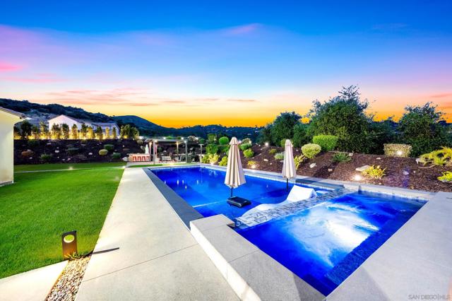 21992 Wilgen Rd, Escondido CA: https://media.crmls.org/mediaz/a9769334-1ef7-4e11-8bf2-1a89e345e7fd.jpg