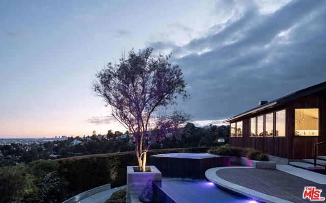 2532 Canyon Oak Dr, Los Angeles CA: https://media.crmls.org/mediaz/a97733a9-6810-4285-ae14-8d5d5ffbcb73.jpg