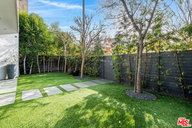 1620 Electric Avenue, Venice CA: https://media.crmls.org/mediaz/a977378b-9f49-4e3f-b74f-63f95518f800.jpg