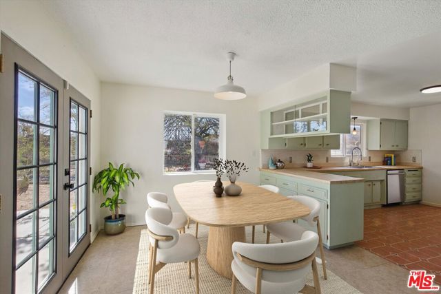 6391 Ruth Drive, Yucca Valley CA: https://media.crmls.org/mediaz/a978062b-e24d-4496-88cf-2fdcad430dc8.jpg