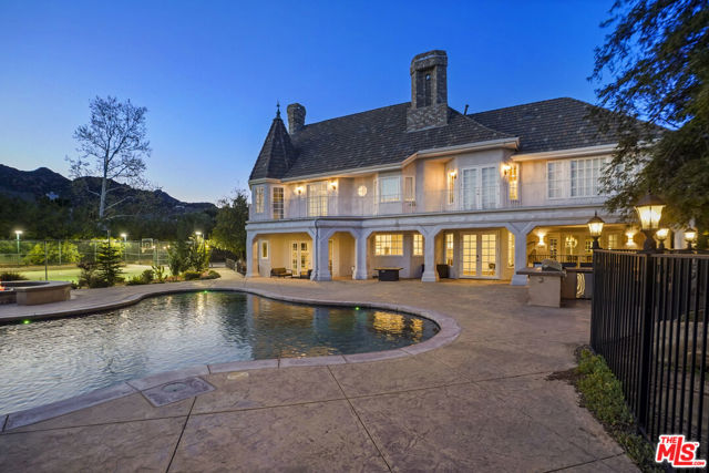 22510 La Quilla Drive, Chatsworth CA: https://media.crmls.org/mediaz/a9783251-4fe2-40d1-8c98-7a474d6c35d9.jpg