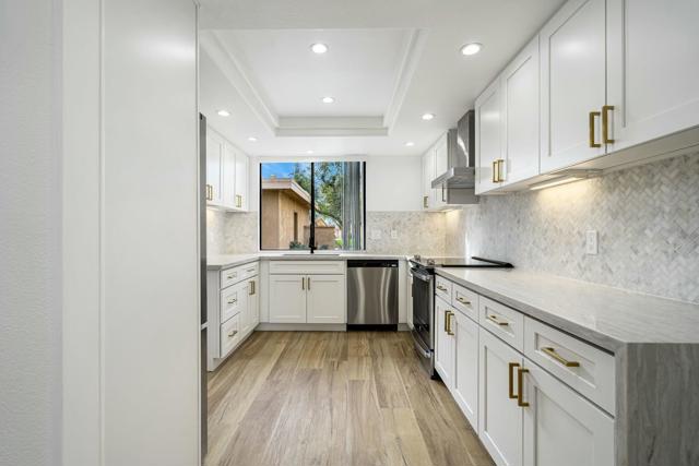 75 Sunrise Drive, Rancho Mirage CA: https://media.crmls.org/mediaz/a978824a-9402-4992-a7e6-c4b75a767d8a.jpg