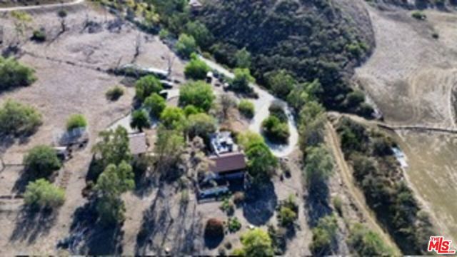 11077 Pacific View Drive, Malibu CA: https://media.crmls.org/mediaz/a97913db-fb56-47e6-b2d9-dd481f4a09cd.jpg