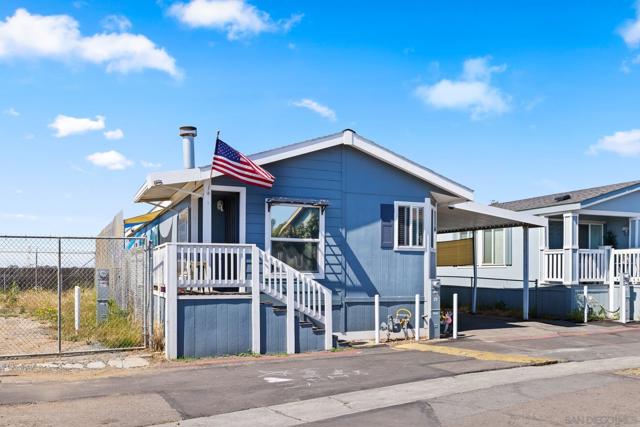 2420 Palm Ave, San Diego CA: https://media.crmls.org/mediaz/a9794c2b-e683-43c7-8ba2-168f249e10a8.jpg
