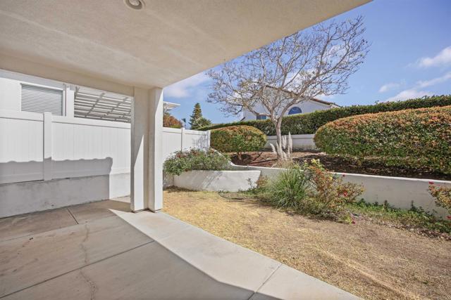 6017 Piros Way, Oceanside CA: https://media.crmls.org/mediaz/a979a245-28e2-4019-9b56-0edaaa8adf12.jpg