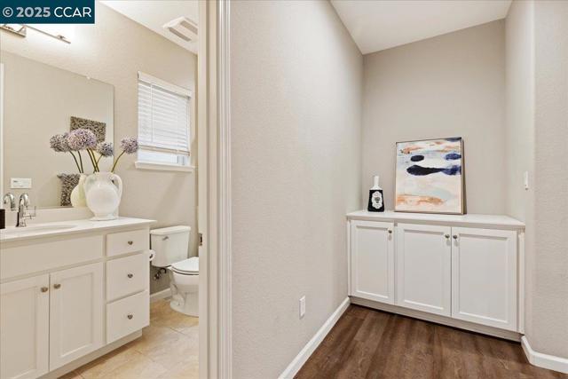 369 Parkfield Way, Oakley CA: https://media.crmls.org/mediaz/a97a6d34-973a-4def-b4ba-85da31584f73.jpg