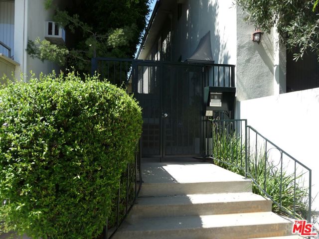 Image 2 for 11937 Darlington Ave #2, Los Angeles, CA 90049