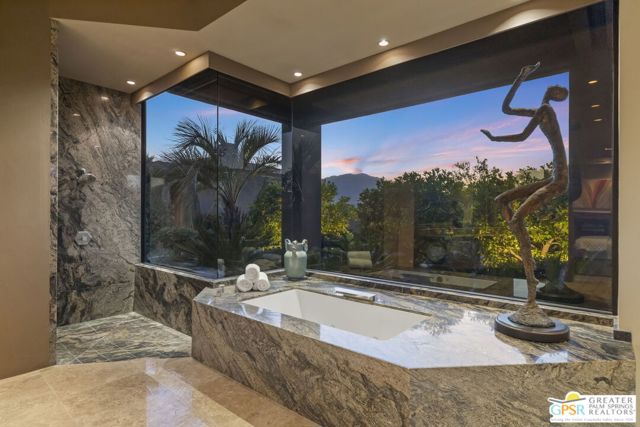 4 Paradise Cove Court, Rancho Mirage CA: https://media.crmls.org/mediaz/a97b7d11-4fa1-4e35-9eb0-199e18d56e06.jpg