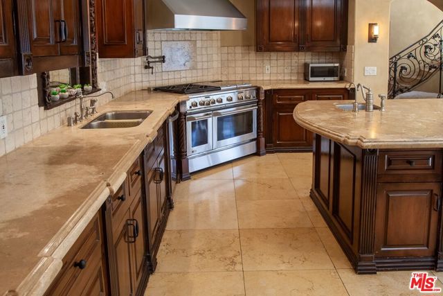 3501 Caribeth Drive, Encino CA: https://media.crmls.org/mediaz/a97bbe79-e154-409b-b4d8-e2b2dbe42db5.jpg
