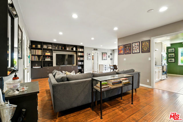 12955 Riverside Drive, Sherman Oaks CA: https://media.crmls.org/mediaz/a97c00a9-ca8b-42ec-9eea-bffefd3719b2.jpg