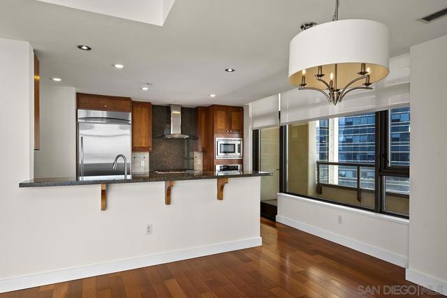700 W E Street, San Diego CA: https://media.crmls.org/mediaz/a97c07f3-1785-42c5-b1ab-e84144eef9ff.jpg