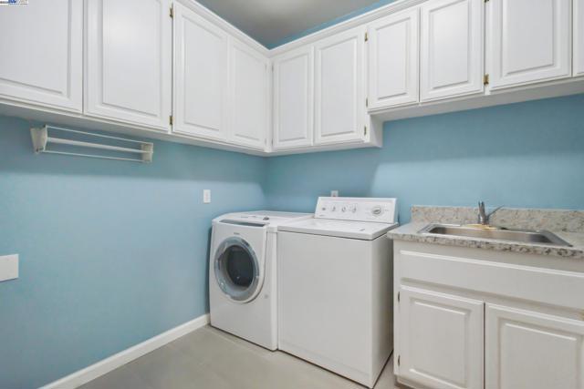 3565 Star Ridge Rd, Hayward CA: https://media.crmls.org/mediaz/a97c30f0-0f95-4ce7-b93e-17ad8c7a4411.jpg