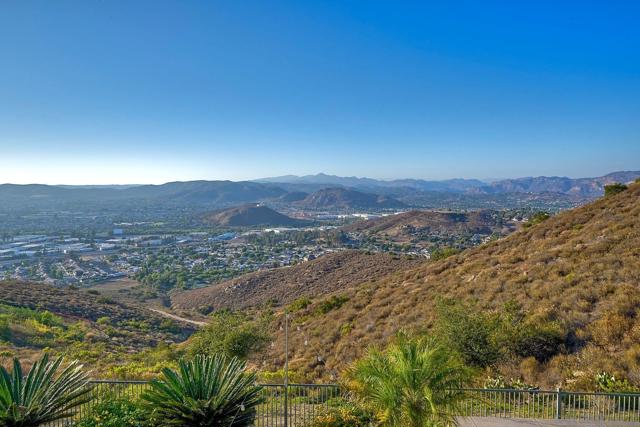 7000 Mariposa, Santee CA: https://media.crmls.org/mediaz/a97c600e-82a3-4412-b787-275ba6a04a56.jpg