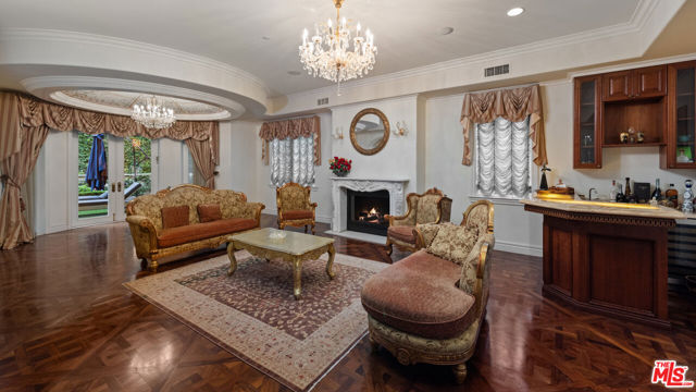 1455 Robmar Drive, Beverly Hills CA: https://media.crmls.org/mediaz/a97c6447-2b29-49bf-b55d-5c98f24e2867.jpg