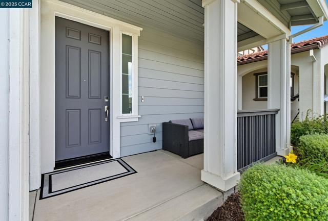 320 E Angelina Ave, Mountain House CA: https://media.crmls.org/mediaz/a97c73b5-420c-4921-a0dc-f9343ef51841.jpg