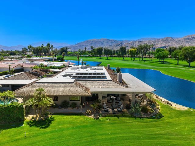 4 Saint Marys Court, Rancho Mirage CA: https://media.crmls.org/mediaz/a97c86b0-19d4-4401-bce5-12c40161979a.jpg